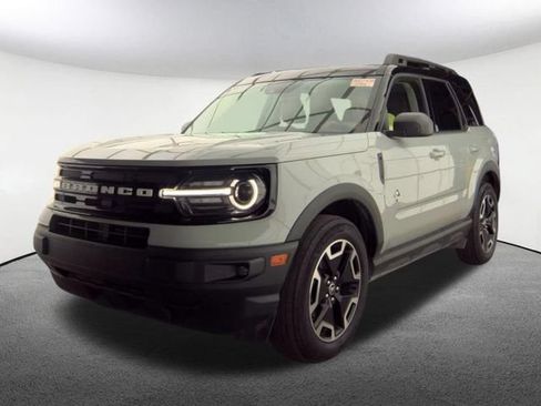 Used 2023 Ford Bronco Sport Outer Banks w/ Tech Package AWD/4WD image 2