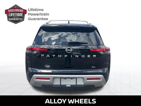 Certified 2025 Nissan Pathfinder SL FWD image 5