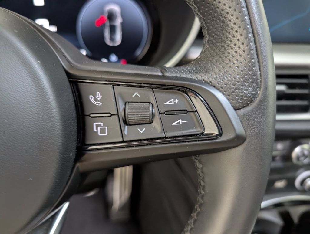 Used 2024 Alfa Romeo Stelvio Ti AWD/4WD image 18