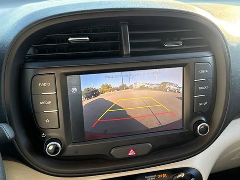 Used 2024 Kia Soul LX w/ Option Group 015 FWD image 23
