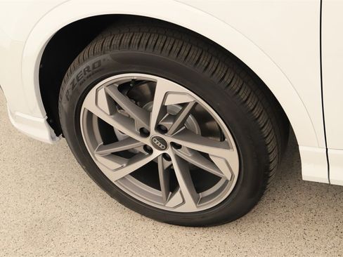 New 2025 Audi Q3 2.0T Premium image 30