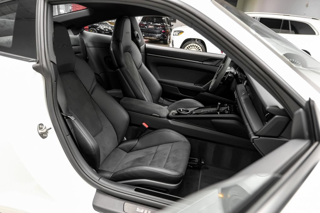 Used 2024 Porsche 911 Carrera GTS RWD image 32