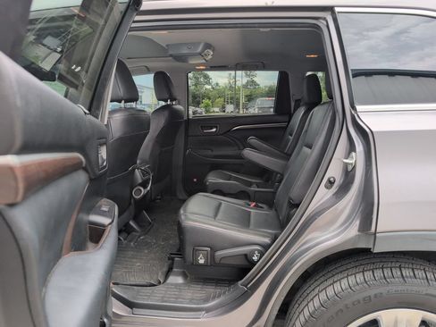 Used 2015 Toyota Highlander Limited FWD image 11