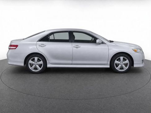 Used 2010 Toyota Camry LE FWD image 2
