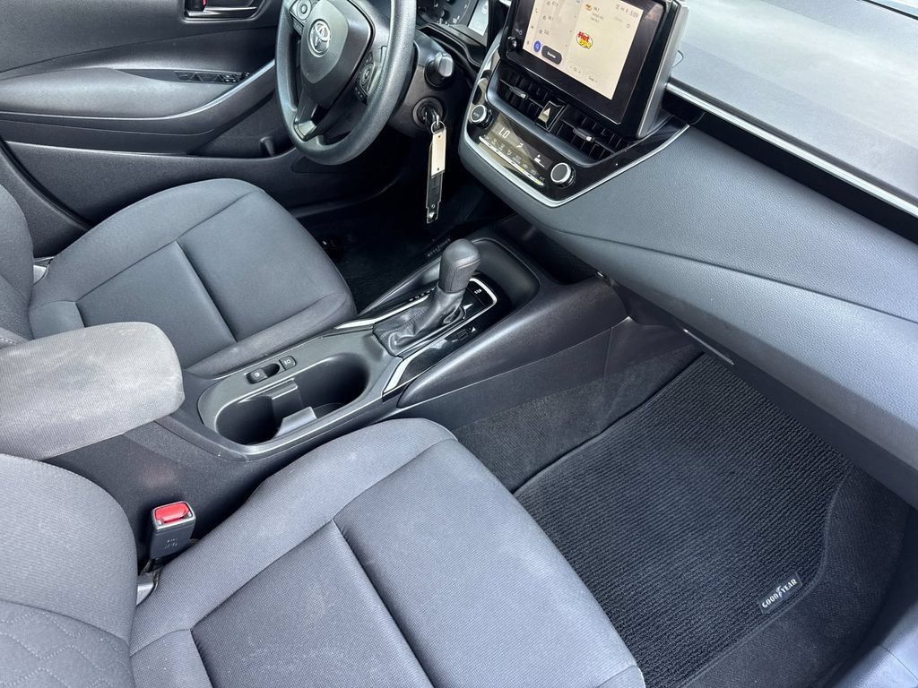 Used 2024 Toyota Corolla LE FWD image 15