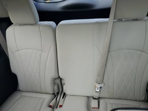 Used 2022 Buick Enclave Avenir w/ Trailering Package, 5000 lbs. AWD/4WD image 11