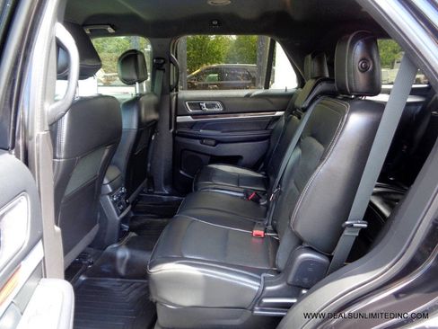 Used 2016 Ford Explorer Limited image 19