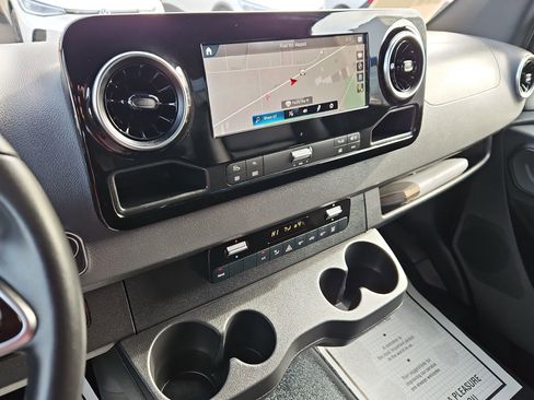 Used 2023 Mercedes-Benz Sprinter 2500 image 18