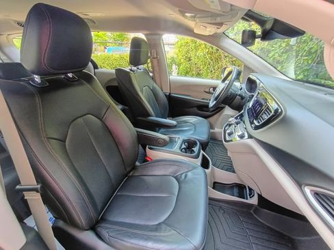 Used 2020 Chrysler Pacifica Touring-L Plus w/ Tire & Wheel Group image 48