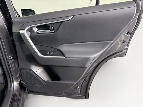 Used 2025 Toyota RAV4 XLE w/ Convenience Package image 30