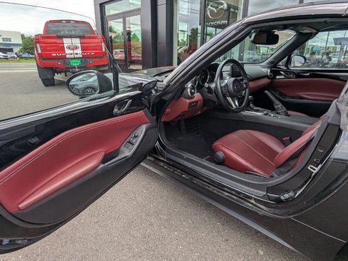 Used 2020 MAZDA MX-5 Miata RF Grand Touring RWD image 11