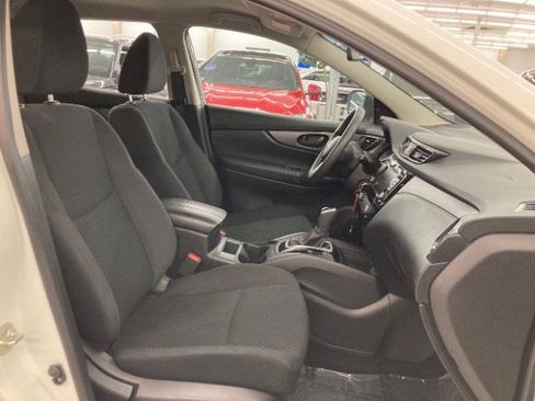Used 2019 Nissan Rogue Sport S image 14