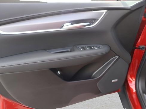 New 2026 Cadillac XT5 Luxury image 10