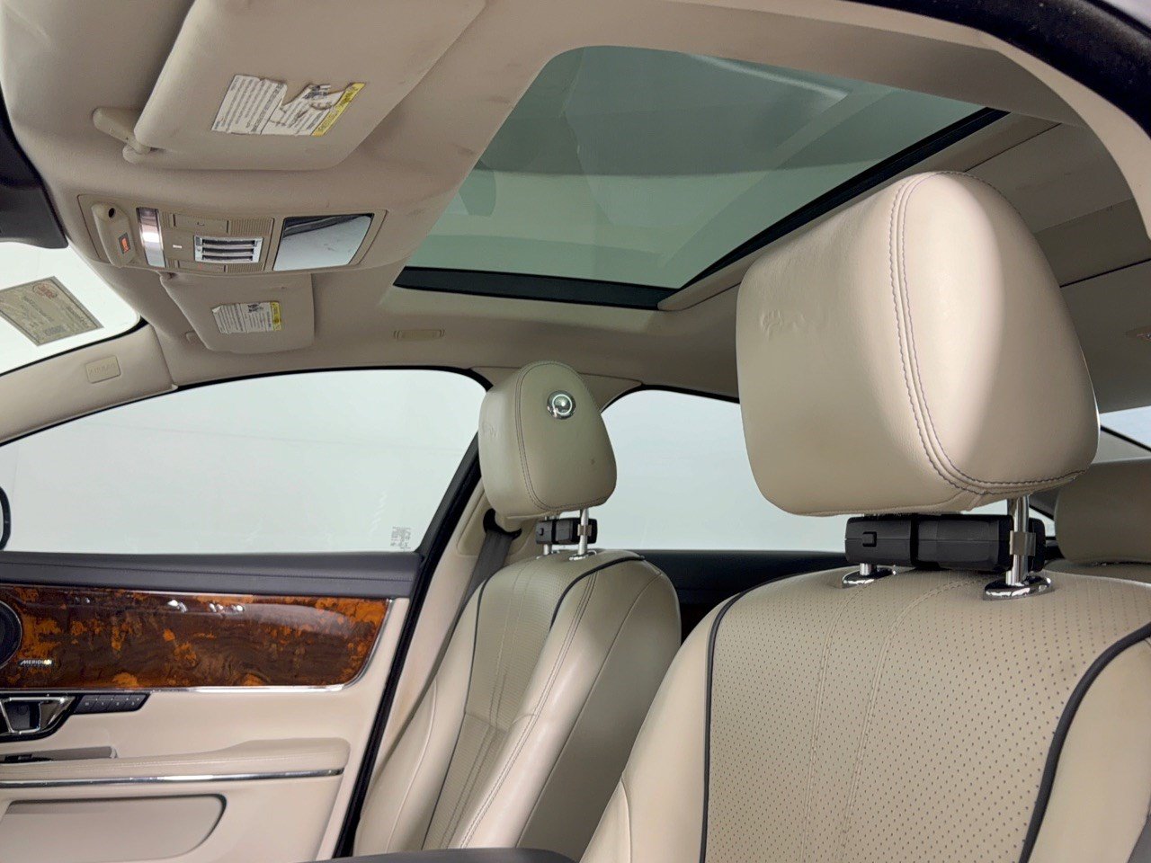 Used 2019 Jaguar XJ R-Sport RWD image 27