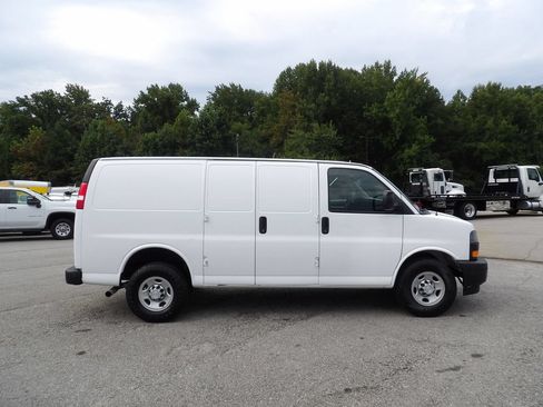 Used 2020 Chevrolet Express 2500 w/ Driver Convenience Package RWD image 9