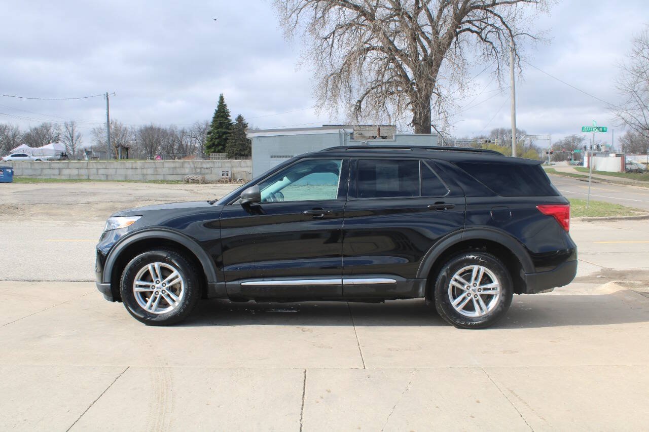 Used 2022 Ford Explorer XLT AWD/4WD image 5