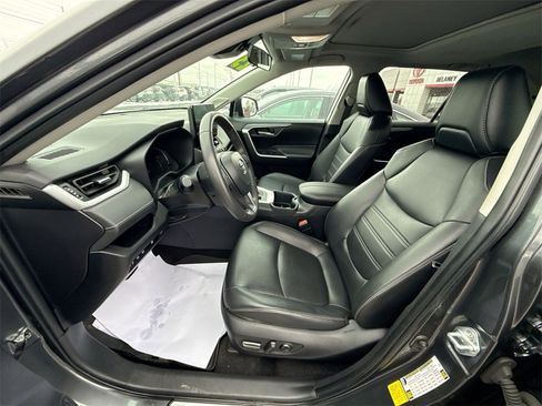 Used 2023 Toyota RAV4 XLE Premium image 17