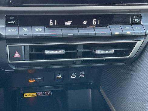 Used 2025 Toyota Camry SE image 33