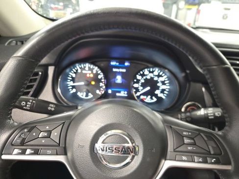Used 2018 Nissan Rogue SV AWD/4WD image 17