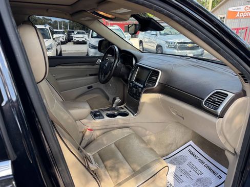 Used 2017 Jeep Grand Cherokee Overland w/ Jeep Active Safety Group AWD/4WD image 16
