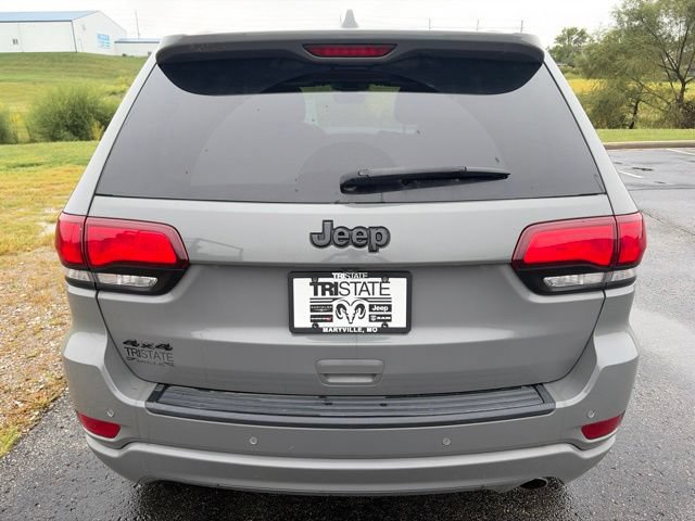 Used 2022 Jeep Grand Cherokee Laredo X AWD/4WD image 4