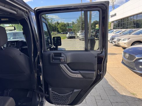 Used 2018 Jeep Wrangler Unlimited Sport S AWD/4WD image 24