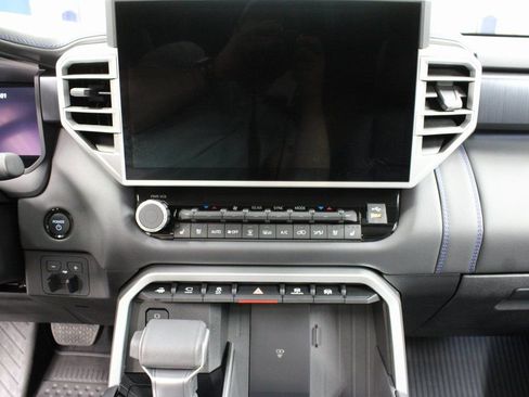 Used 2025 Toyota Sequoia Platinum image 13