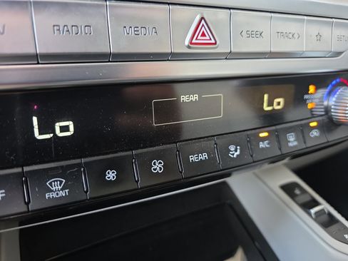 Certified 2022 Kia Telluride SX w/ Towing Package image 16