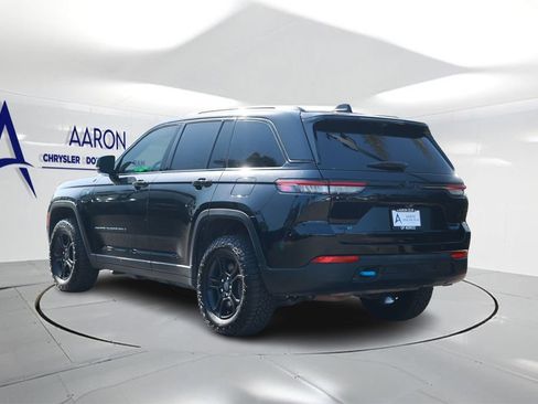 Used 2022 Jeep Grand Cherokee Trailhawk w/ Advanced Protech Group II AWD/4WD image 2