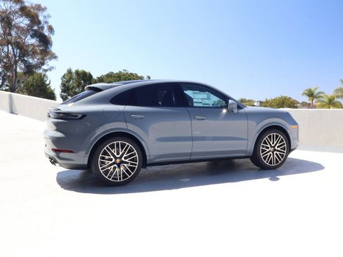 New 2026 Porsche Cayenne Coupe AWD/4WD image 8