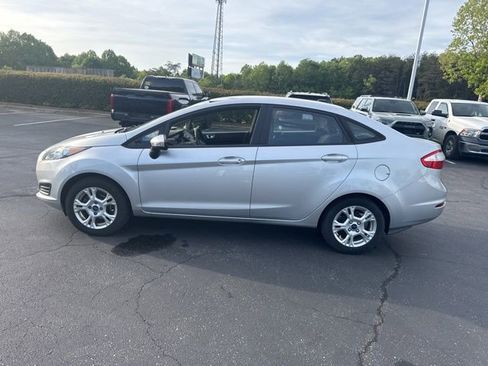 Used 2015 Ford Fiesta SE image 8