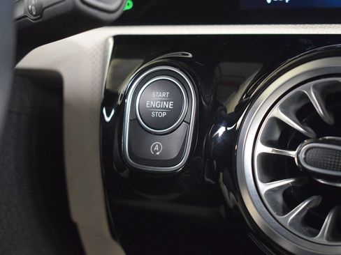 Used 2023 Mercedes-Benz CLA 250 4MATIC image 32
