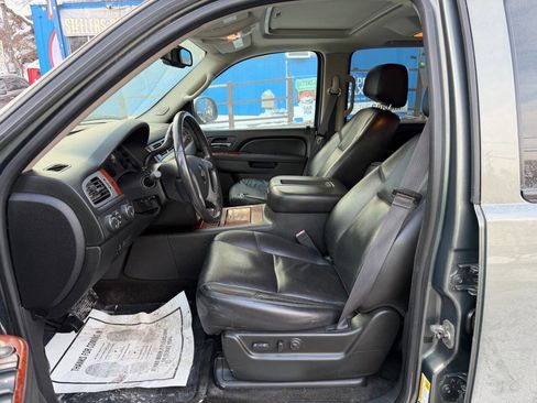 Used 2011 Chevrolet Avalanche LTZ image 9