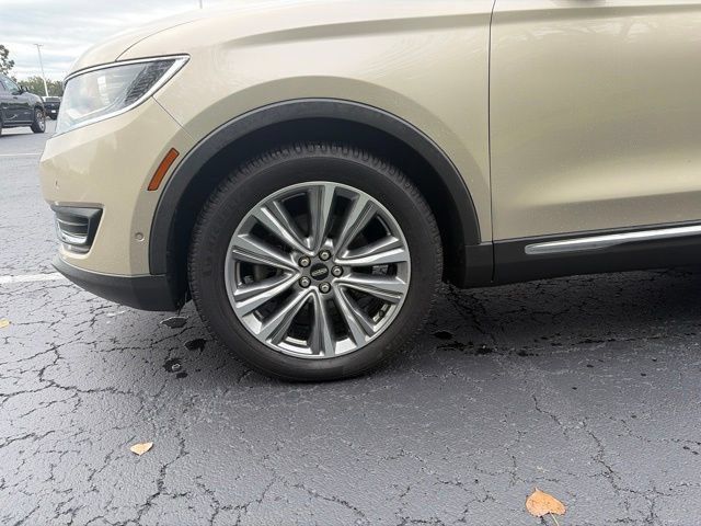 Used 2017 Lincoln MKX Reserve w/ Driver Assistance Package AWD/4WD image 4