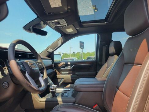 Used 2024 GMC Sierra 1500 Denali w/ Technology Package AWD/4WD image 13
