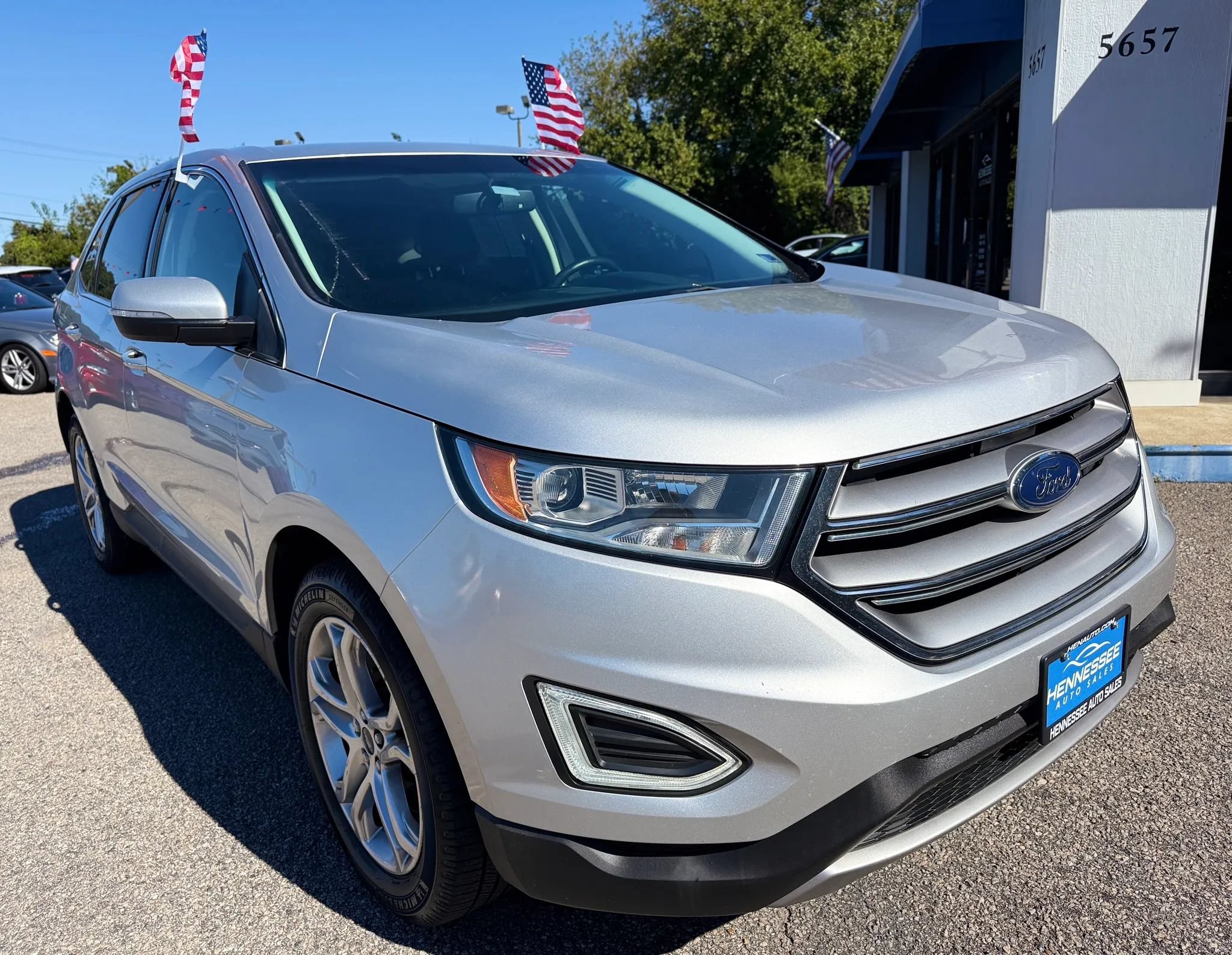 Used 2018 Ford Edge Titanium FWD image 21