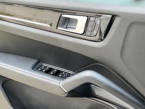 Certified 2023 Porsche Cayenne Platinum Edition AWD/4WD image 31