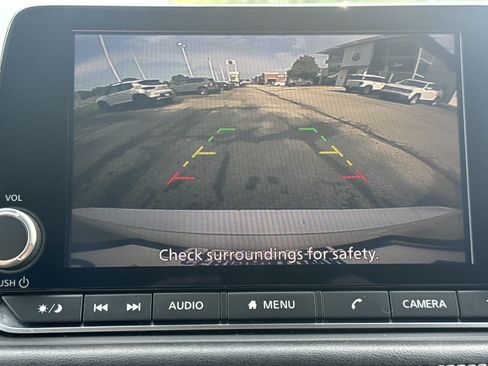 Used 2024 Nissan Rogue S FWD image 13