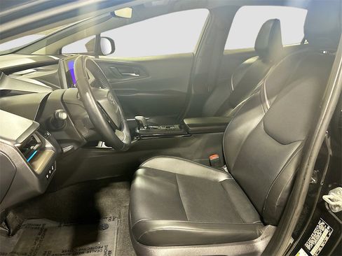 Used 2024 Toyota Prius XLE image 18