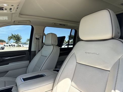 Used 2024 GMC Yukon XL Denali w/ Advanced Technology Package AWD/4WD image 15