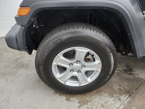 Used 2019 Jeep Wrangler Sport AWD/4WD image 32