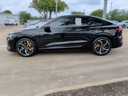 Used 2023 Audi e-tron Premium Plus image 7