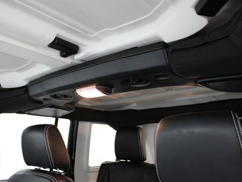 Used 2015 Jeep Wrangler Unlimited Sahara w/ Connectivity Group image 21