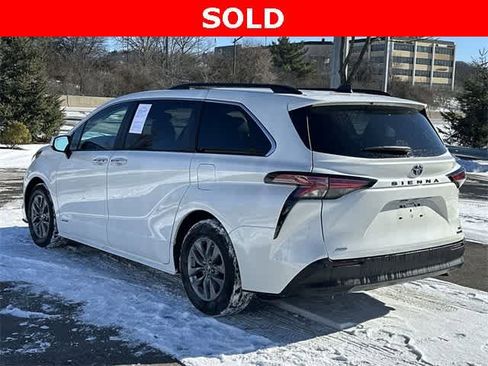 Used 2021 Toyota Sienna XLE w/ XLE Plus Package image 24