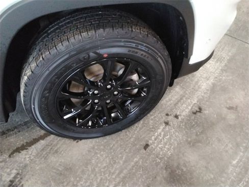 Used 2023 Jeep Cherokee Altitude Lux image 17