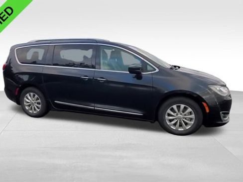 Used 2018 Chrysler Pacifica Touring-L image 10