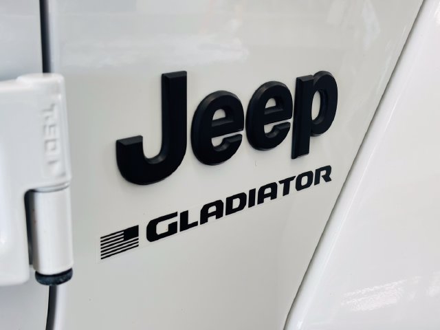 Used 2023 Jeep Gladiator Sport AWD/4WD image 6