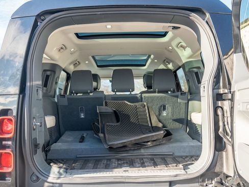 Used 2024 Land Rover Defender 130 X-Dynamic SE image 37