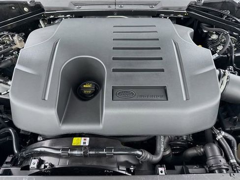 Certified 2025 Land Rover Defender 130 X-Dynamic SE AWD/4WD image 32