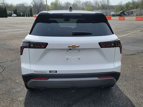New 2026 Chevrolet Equinox LT w/ Convenience Package II FWD image 10
